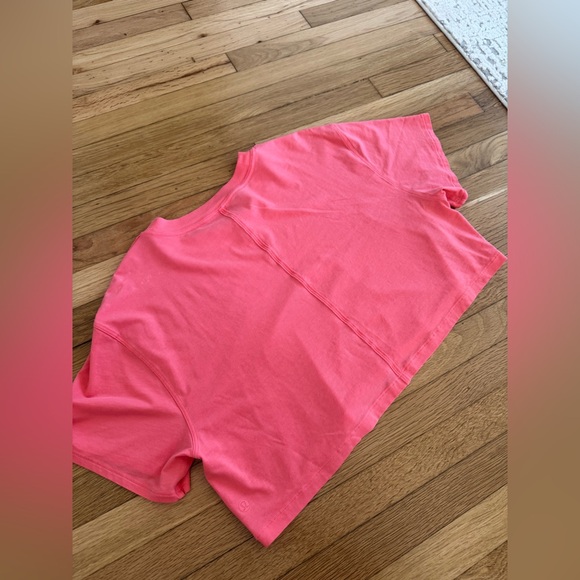 LULULEMON Raspberry Cream Cropped T-Shirt - Picture 4 of 6